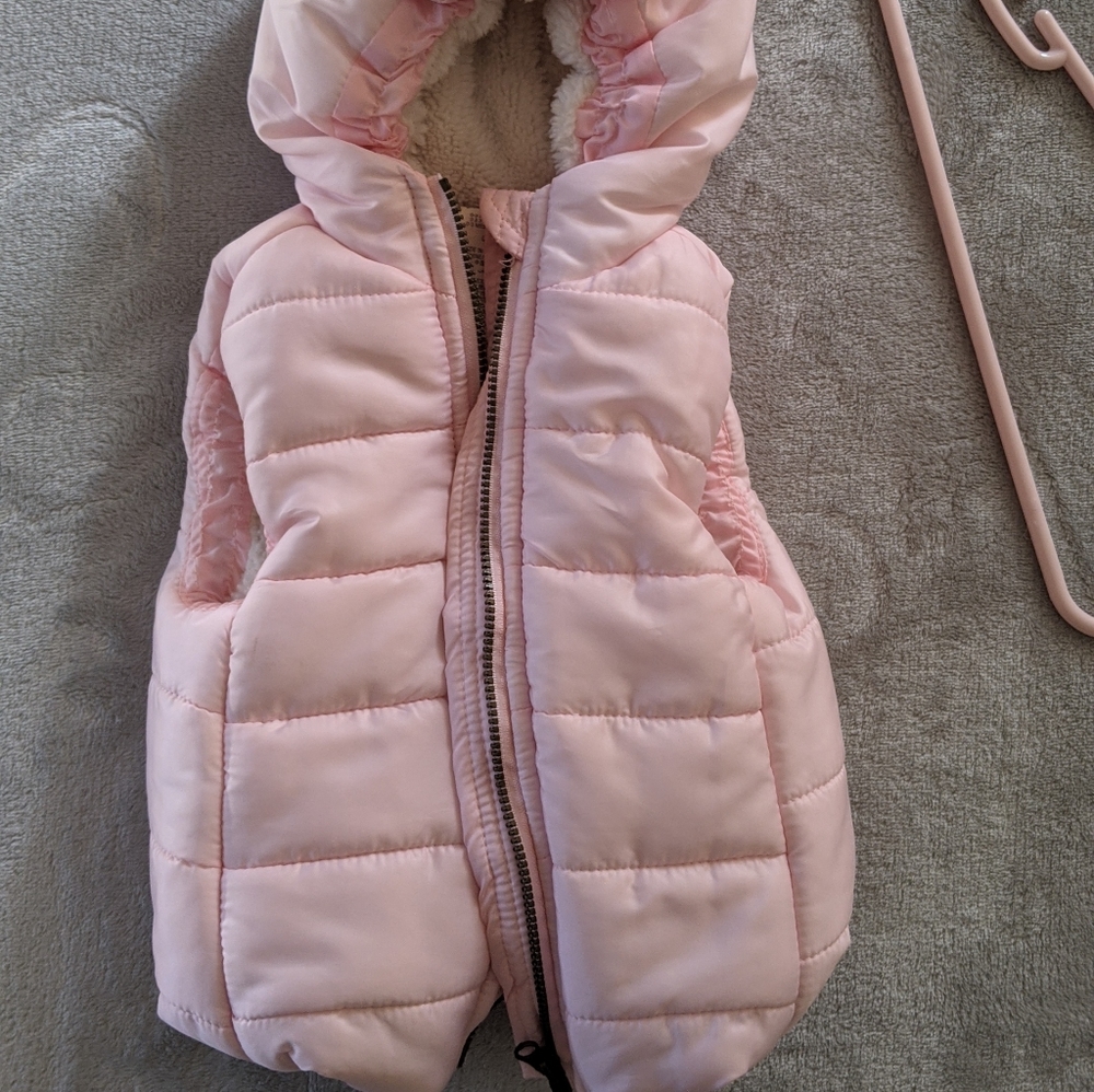 Hooded puffer vest for babies